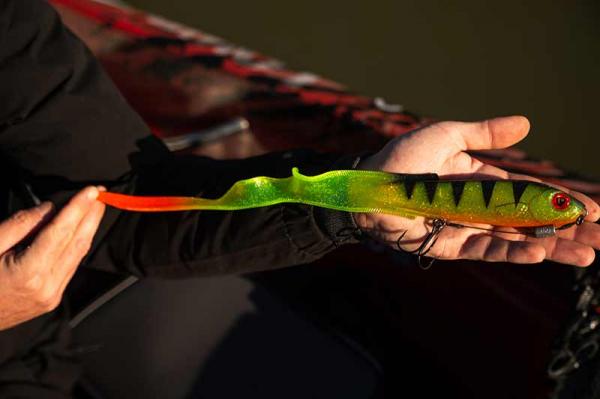 Fox rage slick eel loaded "28cm/11"" size 1/0 - uv hot olive" - Image 6