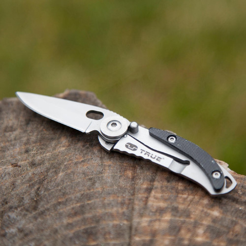 True Utility Skeletonknife, TU571K, 4 cm rozsdamentes acél penge, eloxált alumínium tok, karabiner rögzítési pont, jobb és balkezes - Image 7